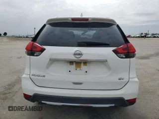 2017 Nissan Rogue SV z VIN JN8AT2MT9HW143571, wystawiony jako Copart lot #53751385 z przebiegiem 105 333 mil mil oraz Szkoda całkowita • Salvage title. Historia ofert i sprzedaży dostępna na DreamBid. Obrazek 6.