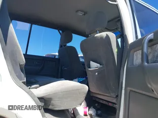 2000 Isuzu Trooper S z VIN JACDJ58X3Y7J01533, wystawiony jako IAAI lot #42227720 z przebiegiem 210 303 mil mil oraz . Historia ofert i sprzedaży dostępna na DreamBid. Obrazek 8.