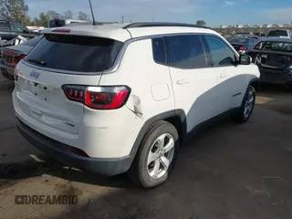 2019 Jeep Compass Latitude with VIN 3C4NJCBB2KT743820, listed as a IAAI auction lot 41692314 with 50,030 mi miles. Bid and sale history available at carsss.com. Image 4.
