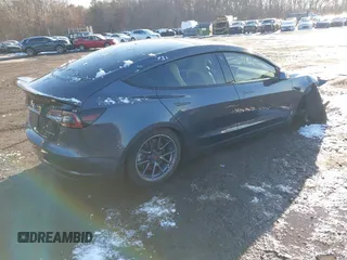 2022 Tesla Model 3 Long Range z VIN 5YJ3E1EB0NF154246, wystawiony jako IAAI lot #41190673 z przebiegiem 85 244 mil mil oraz . Historia ofert i sprzedaży dostępna na DreamBid. Obrazek 4.