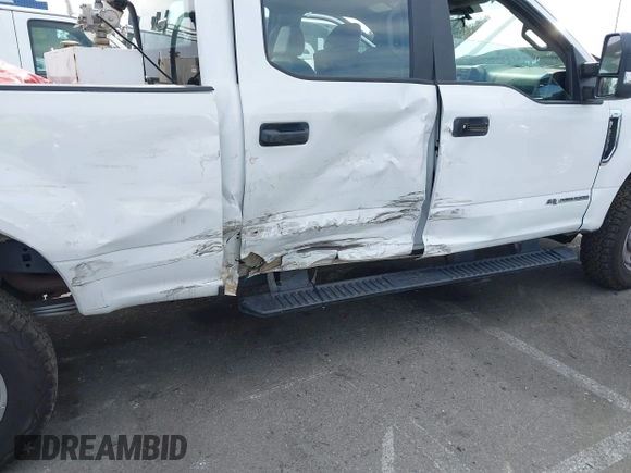 2022 Ford F-250 XL z VIN 1FT7W2BT5NEC17344, wystawiony jako IAAI lot #41756544 z przebiegiem 76 880 mil mil oraz . Historia ofert i sprzedaży dostępna na DreamBid. Obrazek 6.