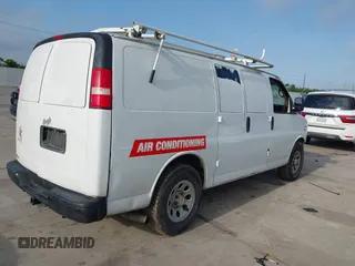 2012 Chevrolet Express Cargo z VIN 1GCSGAFX3C1119397, wystawiony jako IAAI lot #42092709 z przebiegiem 190 851 mil mil oraz . Historia ofert i sprzedaży dostępna na DreamBid. Obrazek 4.