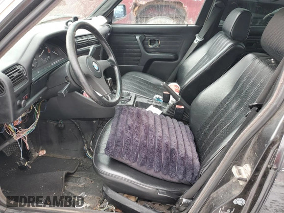 1989 BMW 3 Series z VIN WBAAE0302KED52374, wystawiony jako Copart lot #88331485 z przebiegiem Nie podano mil oraz Szkoda całkowita • Salvage title. Historia ofert i sprzedaży dostępna na DreamBid. Obrazek 7.