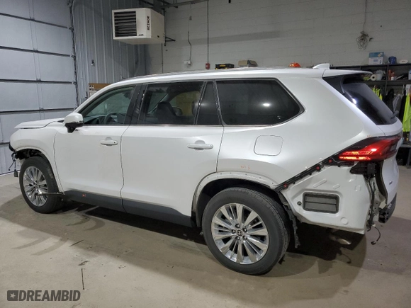 2024 Toyota Grand Highlander XLE with VIN 5TDAAAB55RS038673, listed as a Copart auction lot 86961824 with 15,481 mi miles and Salvage Title. Bid and sale history available at carsss.com. Image 2.