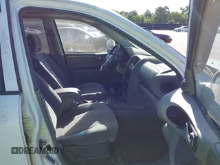 2003 Hyundai Santa Fe GLS z VIN KM8SC13D33U463702, wystawiony jako IAAI lot #42302300 z przebiegiem 226 340 mil mil oraz . Historia ofert i sprzedaży dostępna na DreamBid. Obrazek 5.