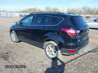 2018 Ford Escape SE z VIN 1FMCU9GD5JUB15259, wystawiony jako IAAI lot #42182040 z przebiegiem 122 194 mil mil oraz . Historia ofert i sprzedaży dostępna na DreamBid. Obrazek 3.