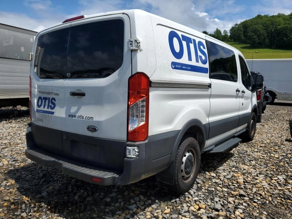 2018 Ford Transit z VIN 1FTYR1YG2JKA87504, wystawiony jako IAAI lot #42679100 z przebiegiem 139 835 mil mil oraz . Historia ofert i sprzedaży dostępna na DreamBid. Obrazek 12.
