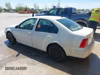 2001 Volkswagen Jetta с VIN 3VWRS29M21M049019, выставлен на аукционе IAAI как лот 42240253 с пробегом Не указан миль и . История ставок и продаж доступна на DreamBid. Изображение 3.