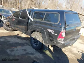2011 Toyota Tacoma with VIN 3TMLU4EN4BM058738, listed as a IAAI auction lot 41646897 with 117,817 mi miles. Bid and sale history available at carsss.com. Image 3.