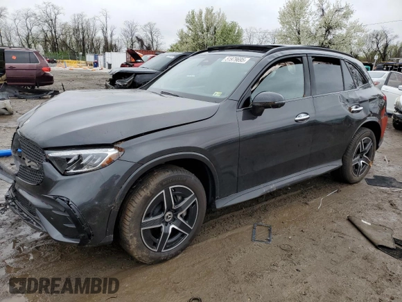 2025 Mercedes-Benz GLC 300 z VIN W1NKM4HB7SF260981, wystawiony jako Copart lot #51979695 z przebiegiem 4 881 mil mil oraz Szkoda całkowita • Salvage title. Historia ofert i sprzedaży dostępna na DreamBid. Obrazek 1.