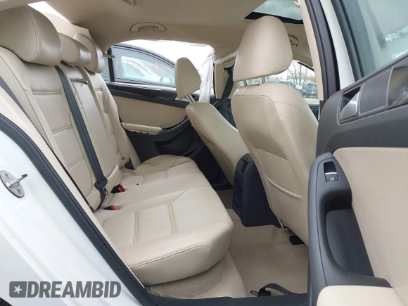 2016 Volkswagen Jetta Sedan 1.8T SEL with VIN 3VWL07AJXGM214382, listed as a IAAI auction lot 42042424 with 1 mi miles. Bid and sale history available at carsss.com. Image 8.
