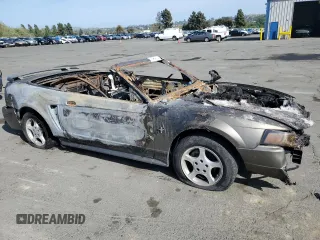 2002 Ford Mustang Deluxe z VIN 1FAFP44482F106003, wystawiony jako Copart lot #54337315 z przebiegiem Nie podano mil oraz Nie do naprawy • Non repairable. Historia ofert i sprzedaży dostępna na DreamBid. Obrazek 4.