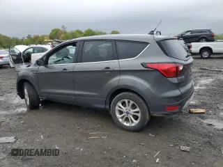 2019 Ford Escape SE z VIN 1FMCU9GD2KUB90485, wystawiony jako Copart lot #55799635 z przebiegiem 79 817 mil mil oraz Szkoda całkowita • Salvage title. Historia ofert i sprzedaży dostępna na DreamBid. Obrazek 2.