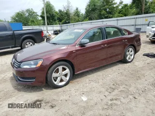 2014 Volkswagen Passat S z VIN 1VWAS7A33EC043895, wystawiony jako Copart lot #58200225 z przebiegiem 111 682 mil mil oraz Czysty tytuł • Clean title. Historia ofert i sprzedaży dostępna na DreamBid. Obrazek 1.