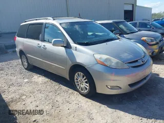 2010 Toyota Sienna XLE with VIN 5TDYK4CC9AS319809, listed as a IAAI auction lot 41885905 with 252,010 mi miles. Bid and sale history available at carsss.com. Image 1.