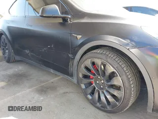 2022 Tesla Model Y Performance z VIN 7SAYGDEF0NF491586, wystawiony jako IAAI lot #42276747 z przebiegiem 117 203 mil mil oraz . Historia ofert i sprzedaży dostępna na DreamBid. Obrazek 6.