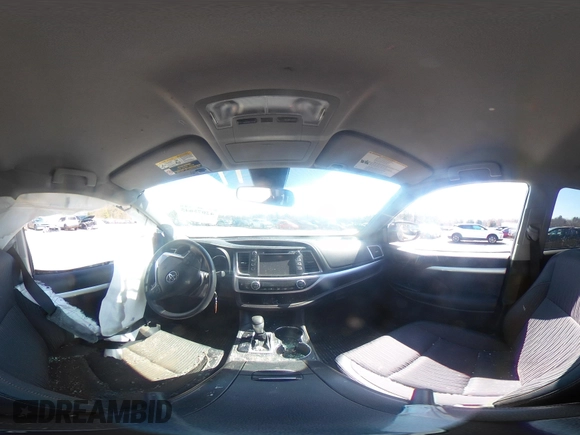 2018 Toyota Highlander LE с VIN 5TDBZRFH9JS837716, выставлен на аукционе IAAI как лот 42075645 с пробегом 36 893 миль миль и . История ставок и продаж доступна на DreamBid. Изображение 19.