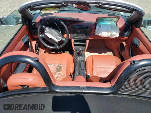 1998 Porsche Boxster z VIN WP0CA2986WU620657, wystawiony jako Copart lot #55595275 z przebiegiem 78 711 mil mil oraz Szkoda całkowita • Salvage title. Historia ofert i sprzedaży dostępna na DreamBid. Obrazek 8.