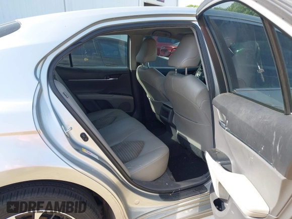 2018 Toyota Camry LE z VIN JTNB11HK7J3045966, wystawiony jako IAAI lot #42069246 z przebiegiem 138 960 mil mil oraz . Historia ofert i sprzedaży dostępna na DreamBid. Obrazek 8.