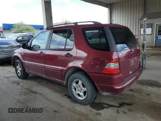 2001 Mercedes-Benz M 320/430/500 z VIN 4JGAB54E81A259134, wystawiony jako Copart lot #55499565 z przebiegiem 294 315 mil mil oraz Szkody całkowita. Historia ofert i sprzedaży dostępna na DreamBid. Obrazek 2.