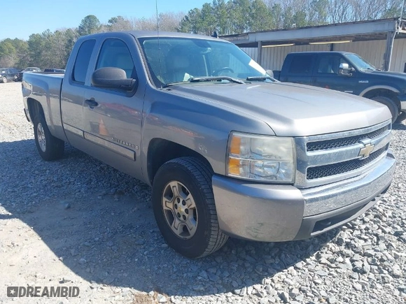 2008 Chevrolet Silverado 1500 LT w/1LT with VIN 2GCEC19C781230022, listed as a IAAI auction lot 41640480 with 323,699 mi miles. Bid and sale history available at carsss.com. Image 1.