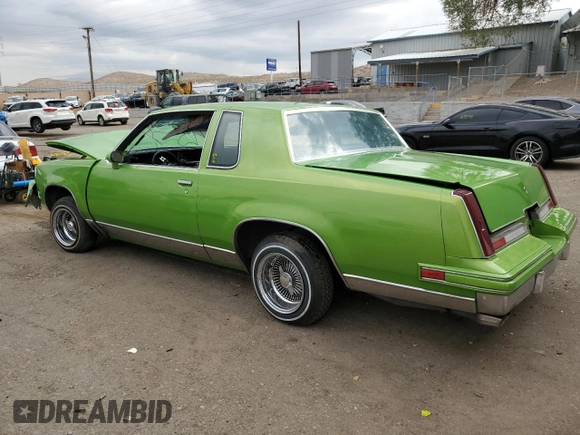 1981 Oldsmobile Cutlass z VIN 1G3AR47F1BR483296, wystawiony jako Copart lot #76765774 z przebiegiem 34 550 mil mil oraz Szkody całkowita. Historia ofert i sprzedaży dostępna na DreamBid. Obrazek 2.