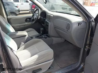 2006 Chevrolet TrailBlazer LS with VIN 1GNDT13S462136731, listed as a IAAI auction lot 41834557 with 217,409 mi miles. Bid and sale history available at carsss.com. Image 5.