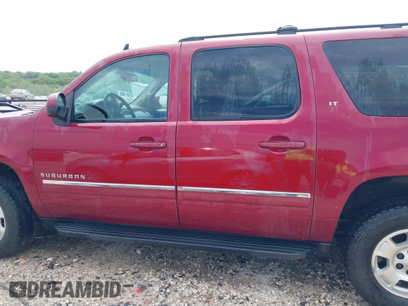 2010 Chevrolet Suburban LT z VIN 1GNUKJE30AR262500, wystawiony jako IAAI lot #42082813 z przebiegiem 270 431 mil mil oraz . Historia ofert i sprzedaży dostępna na DreamBid. Obrazek 14.
