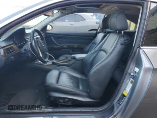 2007 BMW 3 Series 328i z VIN WBAWB33517PV74554, wystawiony jako Copart lot #52821695 z przebiegiem 101 269 mil mil oraz Szkoda całkowita • Salvage title. Historia ofert i sprzedaży dostępna na DreamBid. Obrazek 7.