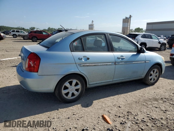 2006 Hyundai Accent GLS z VIN KMHCN46C56U050963, wystawiony jako Copart lot #60979955 z przebiegiem Nie podano mil oraz Czysty tytuł • Clean title. Historia ofert i sprzedaży dostępna na DreamBid. Obrazek 3.