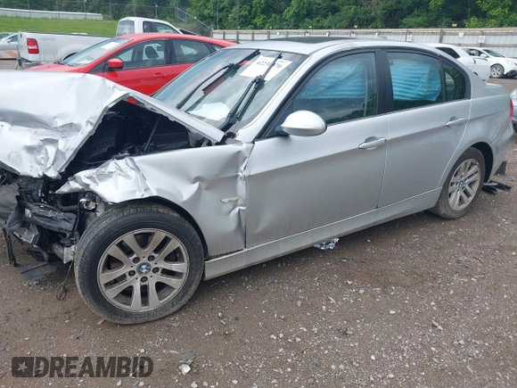 2007 BMW 3 Series 328i с VIN WBAVC535X7FZ77507, выставлен на аукционе IAAI как лот 42230370 с пробегом 167 206 миль миль и . История ставок и продаж доступна на DreamBid. Изображение 2.