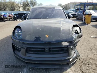 2023 Porsche Macan GTS z VIN WP1AF2A50PLB56880, wystawiony jako Copart lot #51125795 z przebiegiem 17 637 mil mil oraz Szkoda całkowita • Salvage title. Historia ofert i sprzedaży dostępna na DreamBid. Obrazek 5.