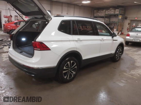 2022 Volkswagen Tiguan S with VIN 3VV0B7AX1NM066089, listed as a IAAI auction lot 41686335 with 64,115 mi miles. Bid and sale history available at carsss.com. Image 4.