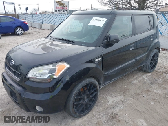2010 Kia Soul + with VIN KNDJT2A28A7125814, listed as a IAAI auction lot 41808123 with 171,124 mi miles. Bid and sale history available at carsss.com. Image 2.