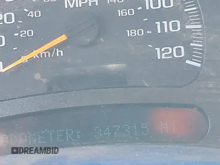 2005 Chevrolet Suburban LT z VIN 1GNEC16Z45J225720, wystawiony jako IAAI lot #41896970 z przebiegiem 347 315 mil mil oraz . Historia ofert i sprzedaży dostępna na DreamBid. Obrazek 7.