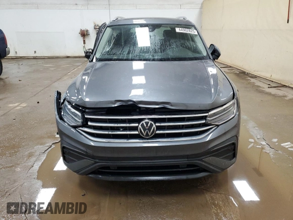 2023 Volkswagen Tiguan SE z VIN 3VVMB7AX5PM029437, wystawiony jako Copart lot #44902825 z przebiegiem 54 167 mil mil oraz Szkoda całkowita • Salvage title. Historia ofert i sprzedaży dostępna na DreamBid. Obrazek 5.