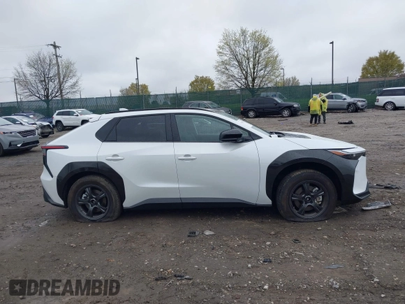 2024 Toyota bZ4X XLE z VIN JTMABACA6RA079545, wystawiony jako IAAI lot #42013641 z przebiegiem 1 550 mil mil oraz . Historia ofert i sprzedaży dostępna na DreamBid. Obrazek 14.