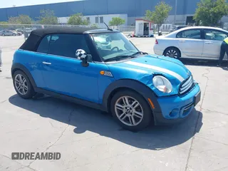 2014 MINI Convertible z VIN WMWZN3C55ET569656, wystawiony jako IAAI lot #42105348 z przebiegiem 87 671 mil mil oraz . Historia ofert i sprzedaży dostępna na DreamBid. Obrazek 1.
