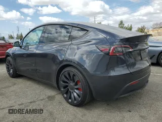 2024 Tesla Model Y Performance z VIN 7SAYGDEF5RF125127, wystawiony jako Copart lot #56753105 z przebiegiem 9 267 mil mil oraz Szkoda całkowita • Salvage title. Historia ofert i sprzedaży dostępna na DreamBid. Obrazek 2.