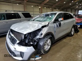2019 Kia Sorento LX z VIN 5XYPG4A59KG479446, wystawiony jako Copart lot #55805275 z przebiegiem Nie podano mil oraz Szkody całkowita. Historia ofert i sprzedaży dostępna na DreamBid. Obrazek 1.