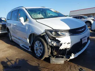 2018 Chrysler Pacifica Touring L with VIN 2C4RC1BG8JR316994, listed as a IAAI auction lot 41751476 with NaN miles. Bid and sale history available at carsss.com. Image 1.