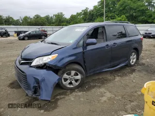 2018 Toyota Sienna LE Auto Access Seat with VIN 5TDKZ3DC1JS952847, listed as a Copart auction lot 62148985 with 98,950 mi miles and Salvage title. Bid and sale history available at DreamBid. Image 1.