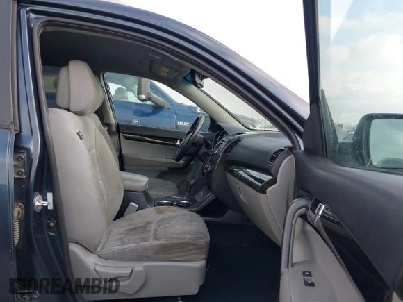 2011 Kia Sorento LX with VIN 5XYKT4A13BG186953, listed as a IAAI auction lot 42075887 with 214,444 mi miles. Bid and sale history available at carsss.com. Image 5.