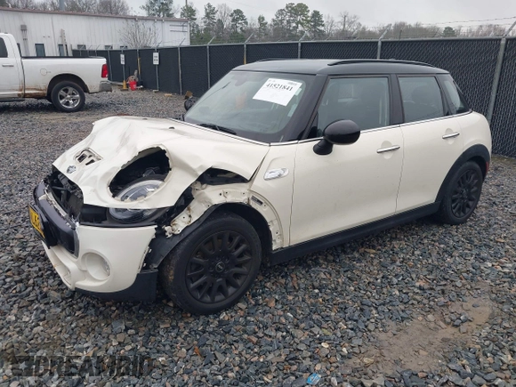2016 MINI Cooper Hardtop 4 Door S with VIN WMWXU3C52G2D30121, listed as a IAAI auction lot 41521841 with 82,334 mi miles. Bid and sale history available at carsss.com. Image 18.