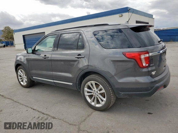 2019 Ford Explorer XLT z VIN 1FM5K8D8XKGA22222, wystawiony jako Copart lot #63078265 z przebiegiem 40 244 mil mil oraz Szkoda całkowita • Salvage title. Historia ofert i sprzedaży dostępna na DreamBid. Obrazek 2.