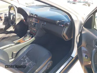 2006 Mercedes-Benz C 280 Luxury z VIN WDBRF92H06F799179, wystawiony jako IAAI lot #42054050 z przebiegiem 209 182 mil mil oraz . Historia ofert i sprzedaży dostępna na DreamBid. Obrazek 5.