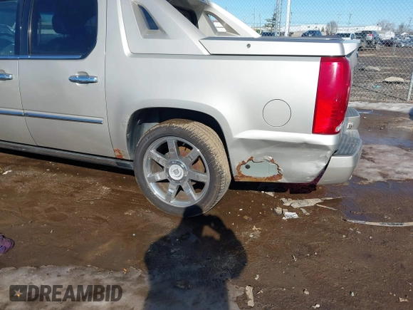 2008 Cadillac Escalade EXT z VIN 3GYFK62828G128252, wystawiony jako IAAI lot #41409193 z przebiegiem 151 328 mil mil oraz . Historia ofert i sprzedaży dostępna na DreamBid. Obrazek 6.