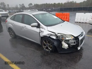 2013 Ford Focus SE with VIN 1FADP3F22DL354250, listed as a IAAI auction lot 41727693 with 171,011 mi miles. Bid and sale history available at carsss.com. Image 1.