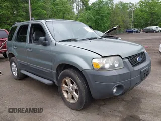 2007 Ford Escape XLT with VIN 1FMCU03137KA12966, listed as a IAAI auction lot 42191156 with 180,000 mi miles. Bid and sale history available at carsss.com. Image 1.