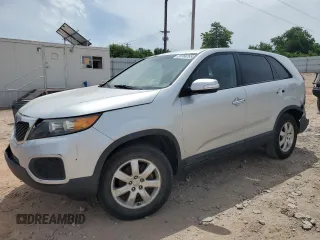 2012 Kia Sorento LX z VIN 5XYKT4A1XCG288722, wystawiony jako Copart lot #55766765 z przebiegiem 182 672 mil mil oraz Szkoda całkowita • Salvage title. Historia ofert i sprzedaży dostępna na DreamBid. Obrazek 1.